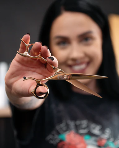 how to hold hair scissors